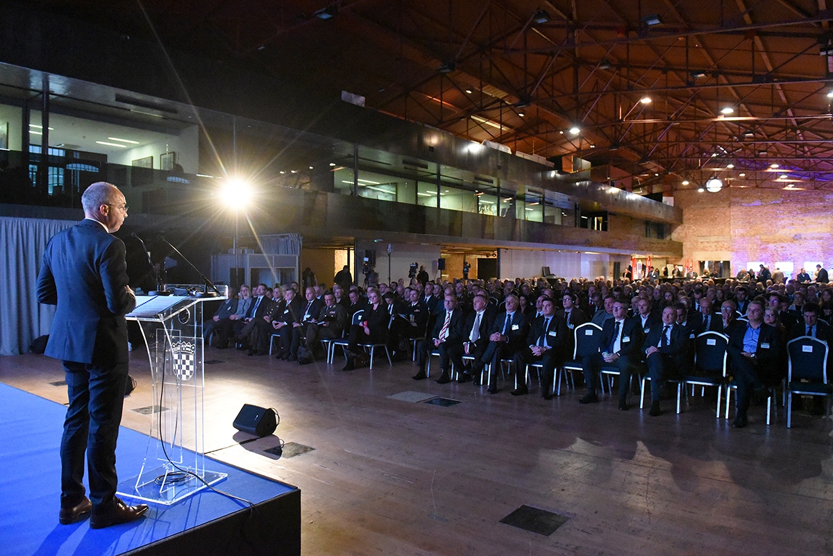 https://www.morh.hr/wp-content/gallery/konferencija-buducnost-hrvatske-obrambene-industrije-i-nove-tehnologije/obrambena_industrija_27112019_5.jpg