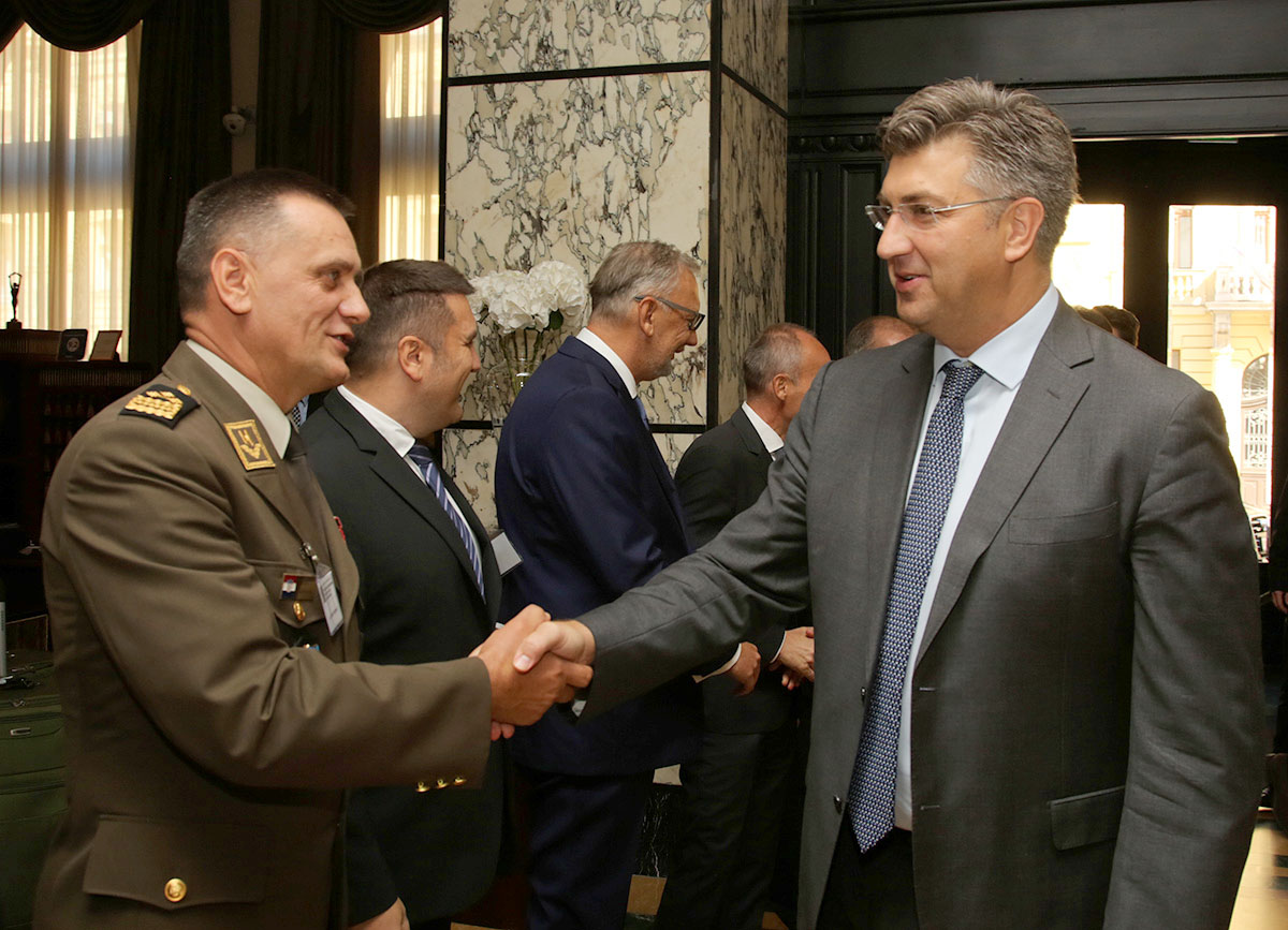 https://www.morh.hr/wp-content/gallery/konferencija-hrvatska-obrambena-industrija-kao-izvozni-brend-2/en5b6675.jpg