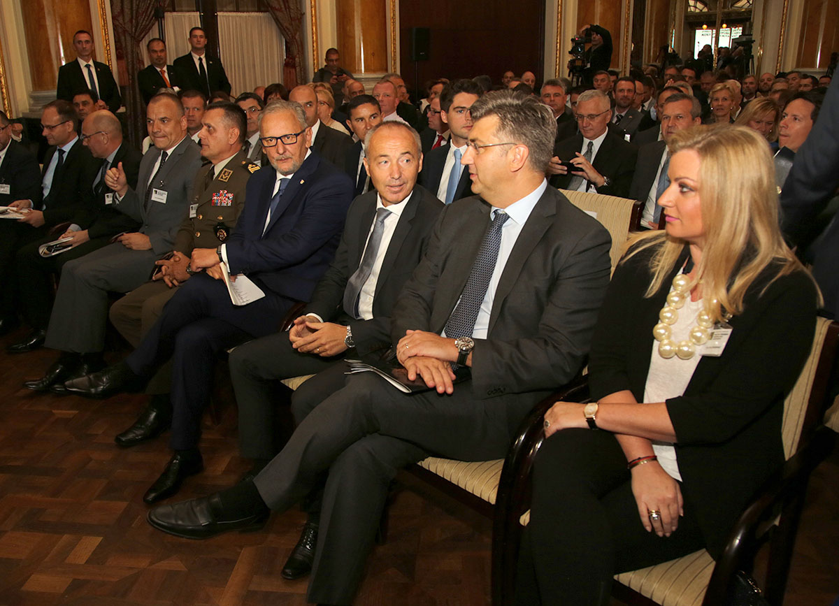 https://www.morh.hr/wp-content/gallery/konferencija-hrvatska-obrambena-industrija-kao-izvozni-brend-2/en5b6684.jpg