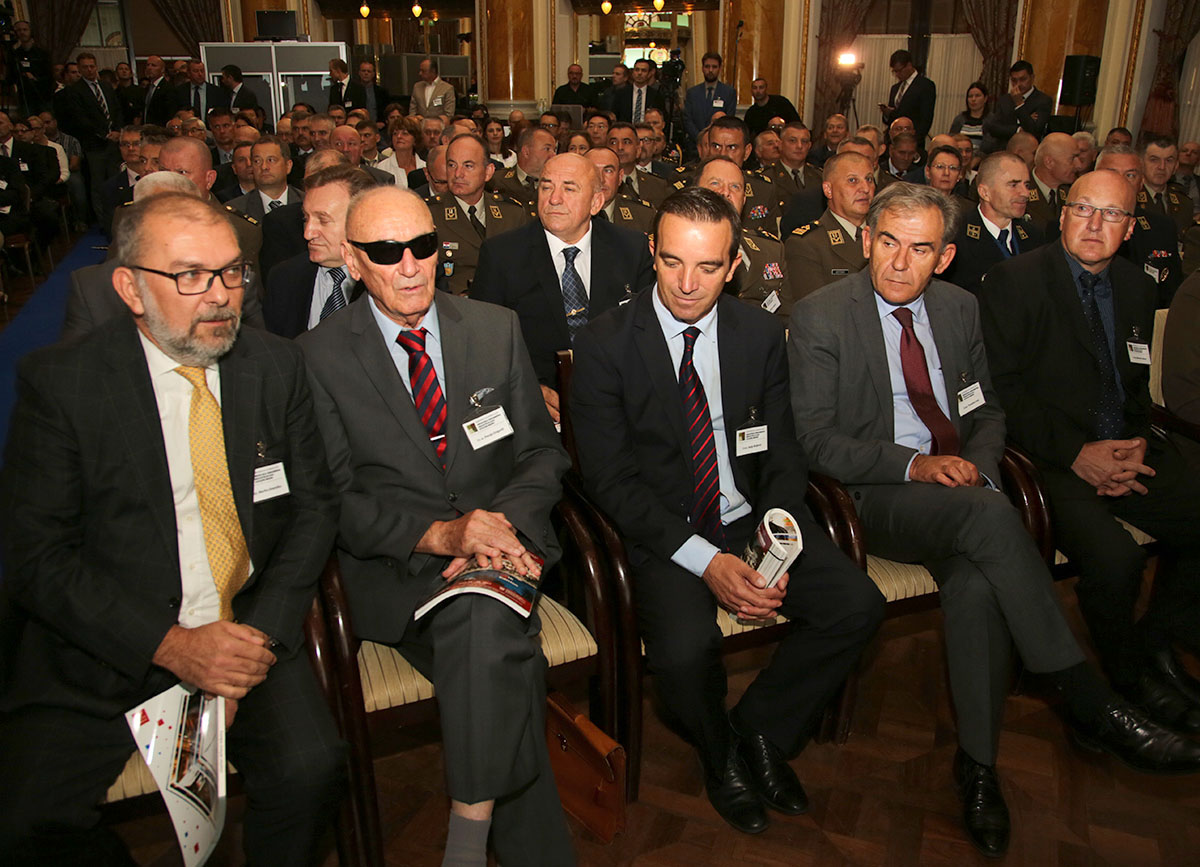 https://www.morh.hr/wp-content/gallery/konferencija-hrvatska-obrambena-industrija-kao-izvozni-brend-2/en5b6687.jpg