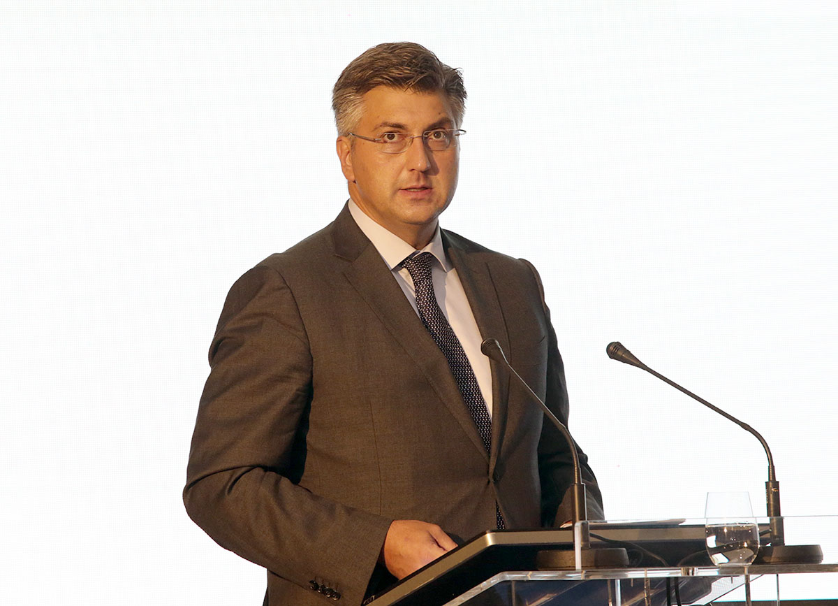 https://www.morh.hr/wp-content/gallery/konferencija-hrvatska-obrambena-industrija-kao-izvozni-brend-2/en5b6708.jpg