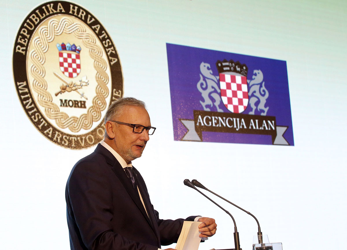 https://www.morh.hr/wp-content/gallery/konferencija-hrvatska-obrambena-industrija-kao-izvozni-brend-2/en5b6718.jpg