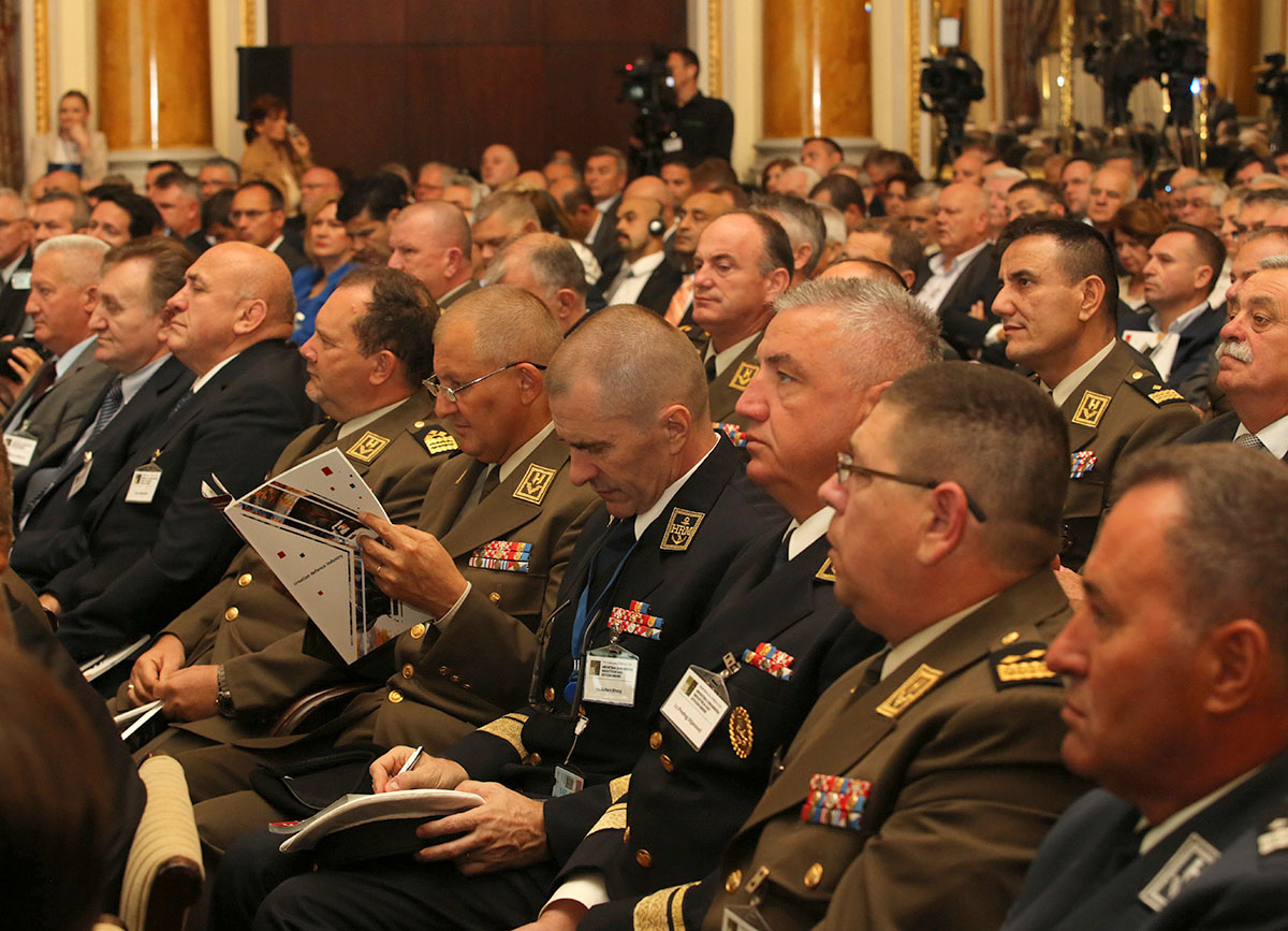 https://www.morh.hr/wp-content/gallery/konferencija-hrvatska-obrambena-industrija-kao-izvozni-brend-2/en5b6720.jpg