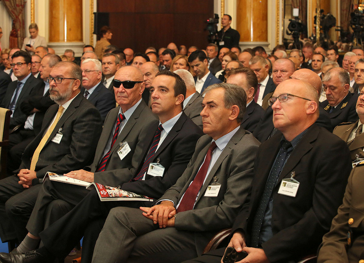 https://www.morh.hr/wp-content/gallery/konferencija-hrvatska-obrambena-industrija-kao-izvozni-brend-2/en5b6722.jpg