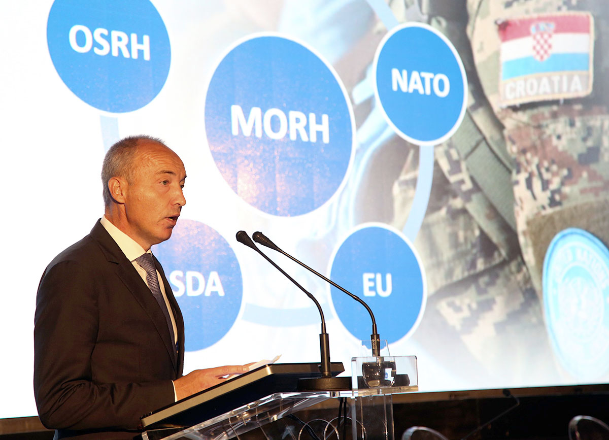 https://www.morh.hr/wp-content/gallery/konferencija-hrvatska-obrambena-industrija-kao-izvozni-brend-2/en5b6765.jpg