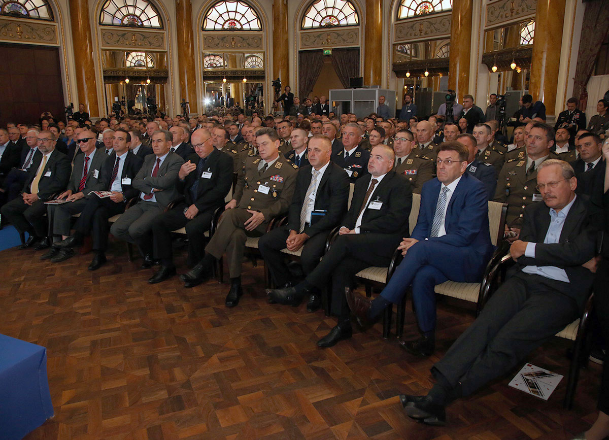 https://www.morh.hr/wp-content/gallery/konferencija-hrvatska-obrambena-industrija-kao-izvozni-brend-2/en5b6770.jpg