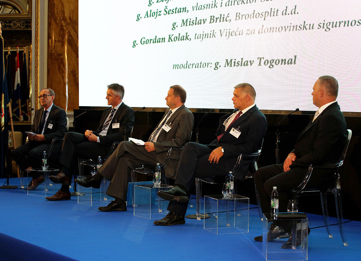 https://www.morh.hr/wp-content/gallery/konferencija-hrvatska-obrambena-industrija-kao-izvozni-brend-2/en5b6846.jpg
