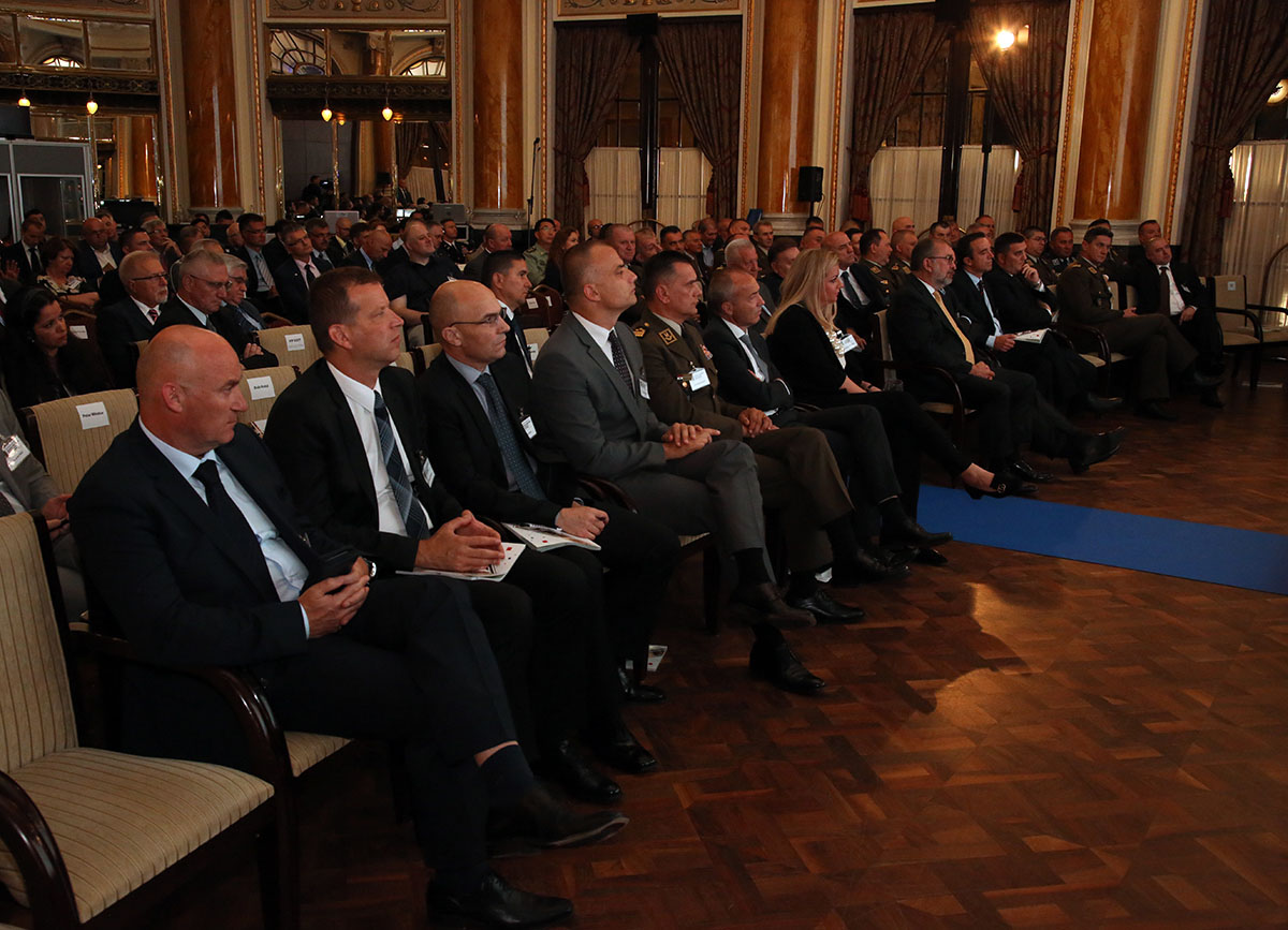 https://www.morh.hr/wp-content/gallery/konferencija-hrvatska-obrambena-industrija-kao-izvozni-brend-2/en5b6852.jpg