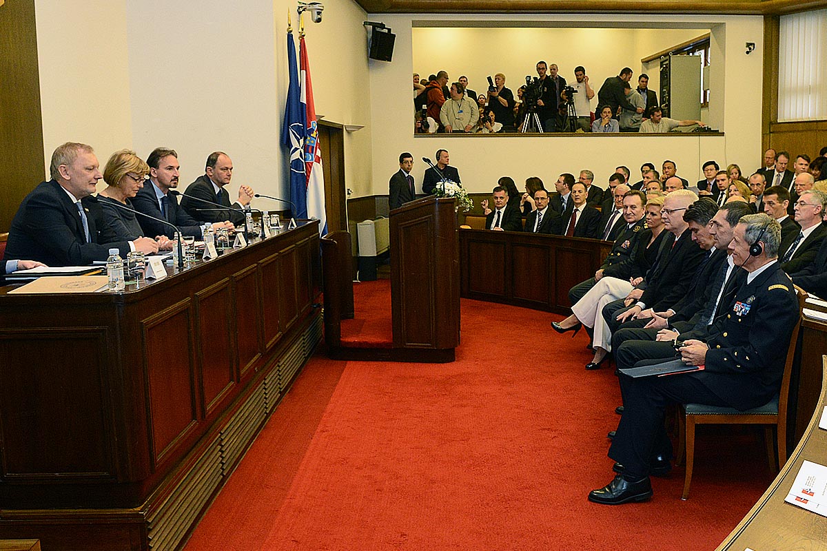 https://www.morh.hr/wp-content/gallery/konferencija-povodom-pete-obljetnice-ulaska-rh-u-nato/nato_sabor_31032014_02.JPG