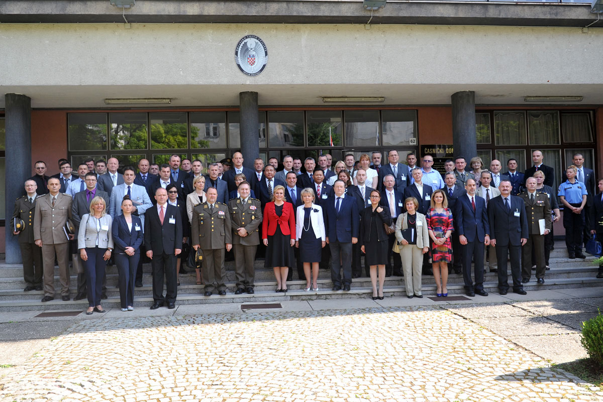 https://www.morh.hr/wp-content/gallery/konferencija-rh-u-suvremenom-sigurnosnom-okruzenju-na-hvu/hvu_15062015_13.jpg