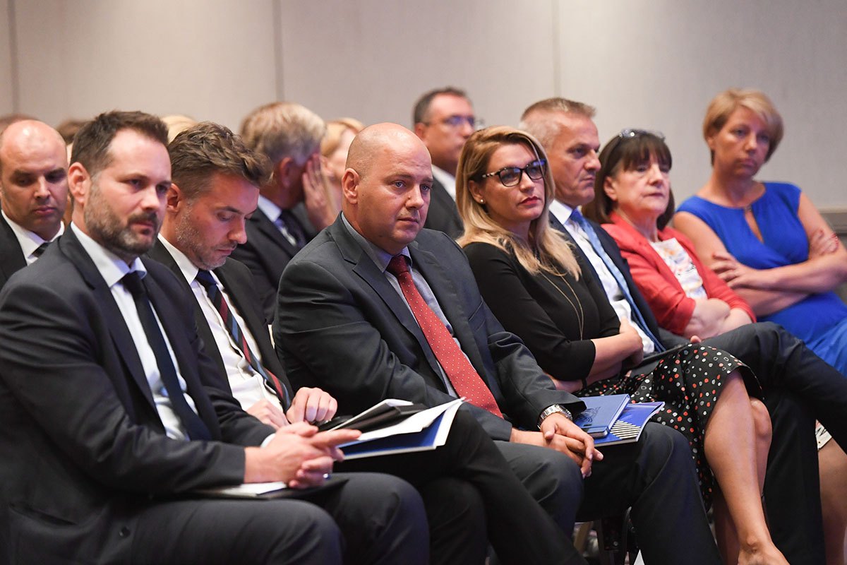 https://www.morh.hr/wp-content/gallery/konferencija-veleposlanika-generalnih-konzula-i-vojnih-izaslanika-republike-hrvatske/konferencija_22082019_04.jpg