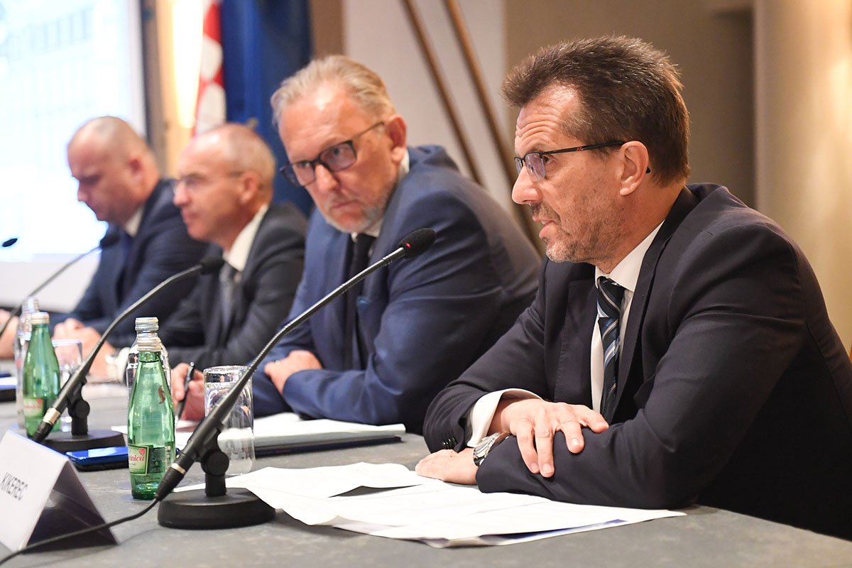 https://www.morh.hr/wp-content/gallery/konferencija-veleposlanika-generalnih-konzula-i-vojnih-izaslanika-republike-hrvatske/konferencija_22082019_15.jpg