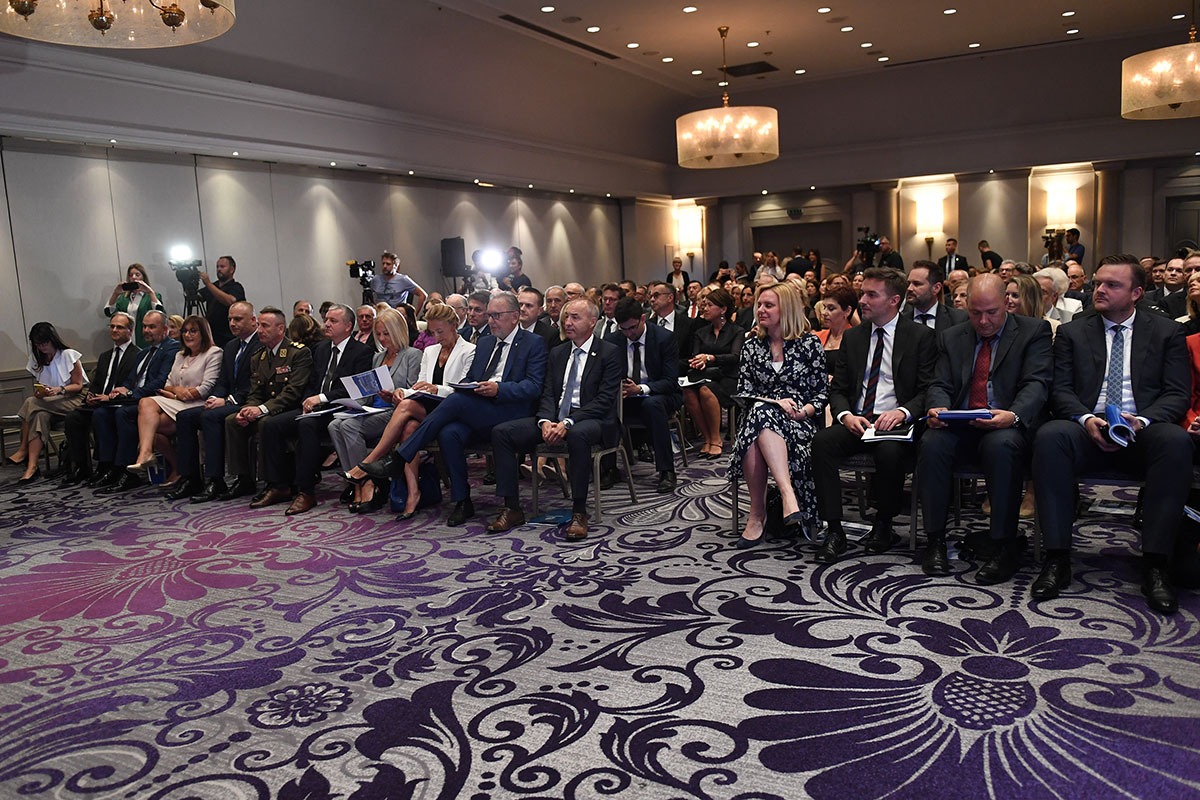 https://www.morh.hr/wp-content/gallery/konferencija-veleposlanika-generalnih-konzula-i-vojnih-izaslanika-republike-hrvatske/konferencija_22082019_21.jpg
