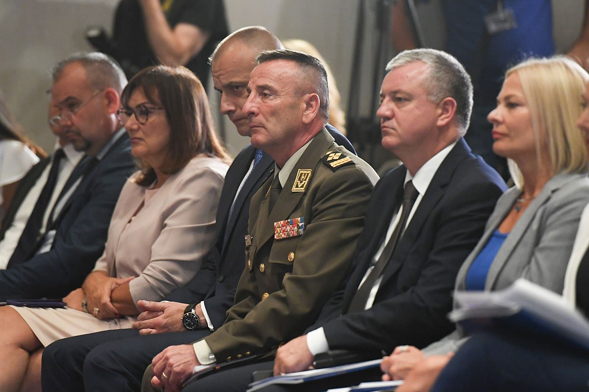 https://www.morh.hr/wp-content/gallery/konferencija-veleposlanika-generalnih-konzula-i-vojnih-izaslanika-republike-hrvatske/konferencija_22082019_25.jpg