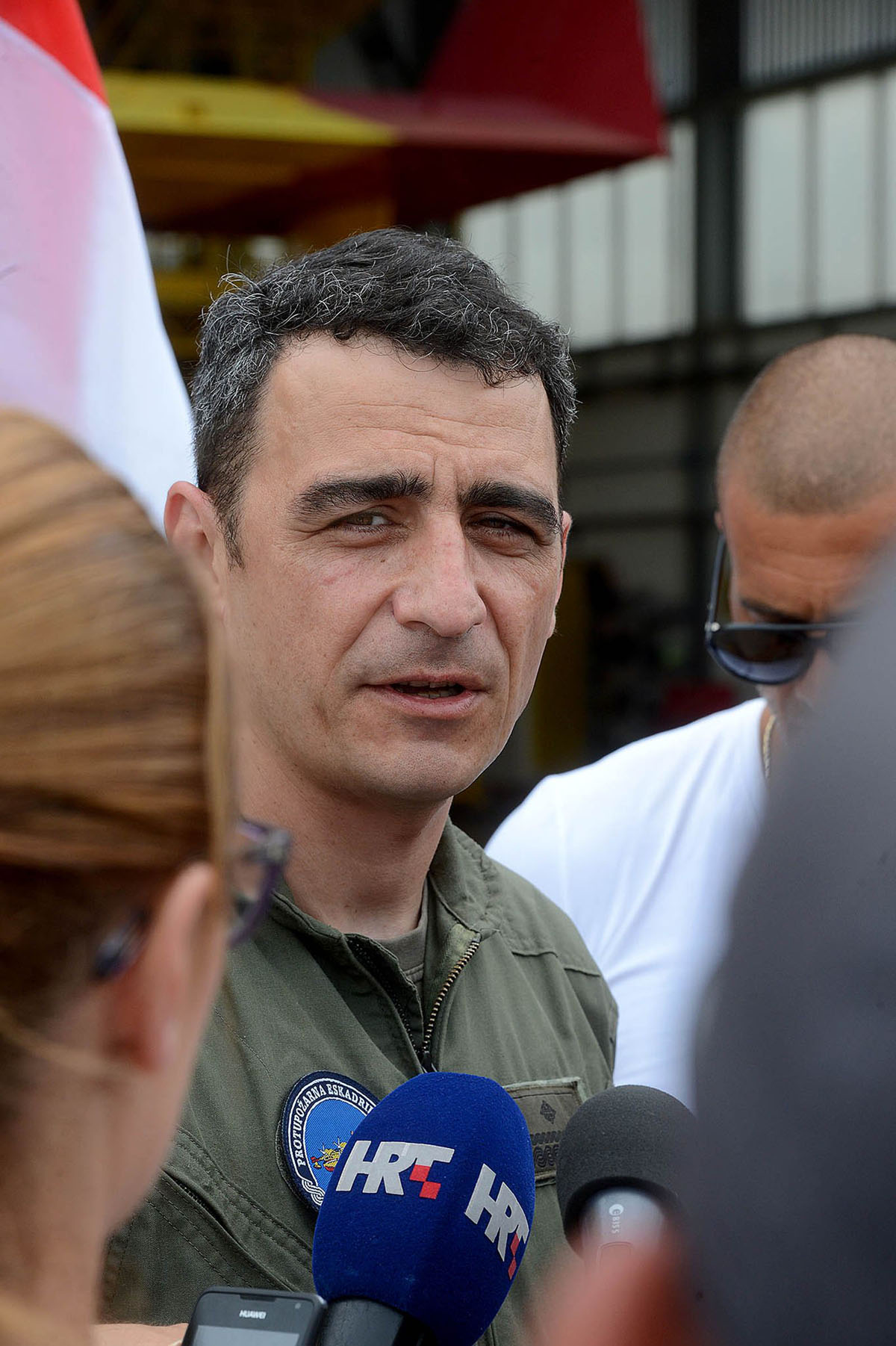 https://www.morh.hr/wp-content/gallery/kotromanovic-i-lovric-posjetili-zracne-snage-u-zemuniku/zemunik_24072015_05.jpg