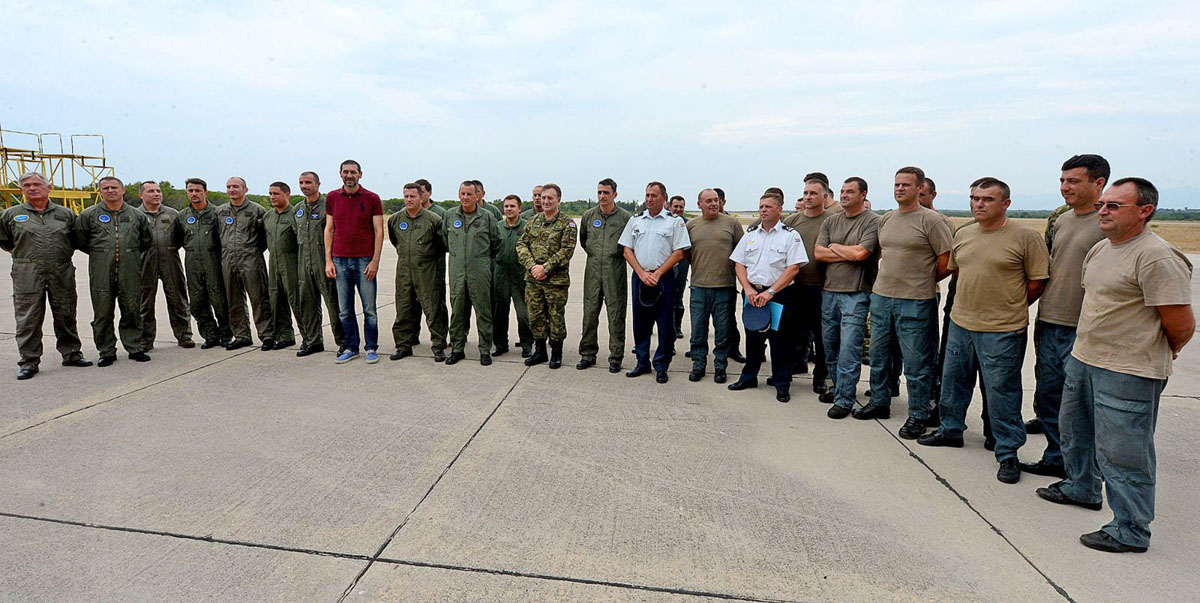 https://www.morh.hr/wp-content/gallery/kotromanovic-i-lovric-posjetili-zracne-snage-u-zemuniku/zemunik_24072015_06.jpg