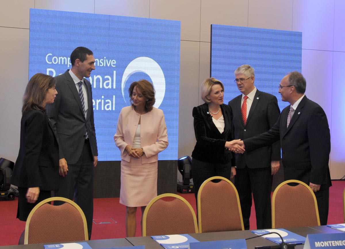 https://www.morh.hr/wp-content/gallery/kotromanovic-na-sastanku-ministara-obrane-clanica-a-5-povelje/potpisivanje_izjava_15102014_07.jpg