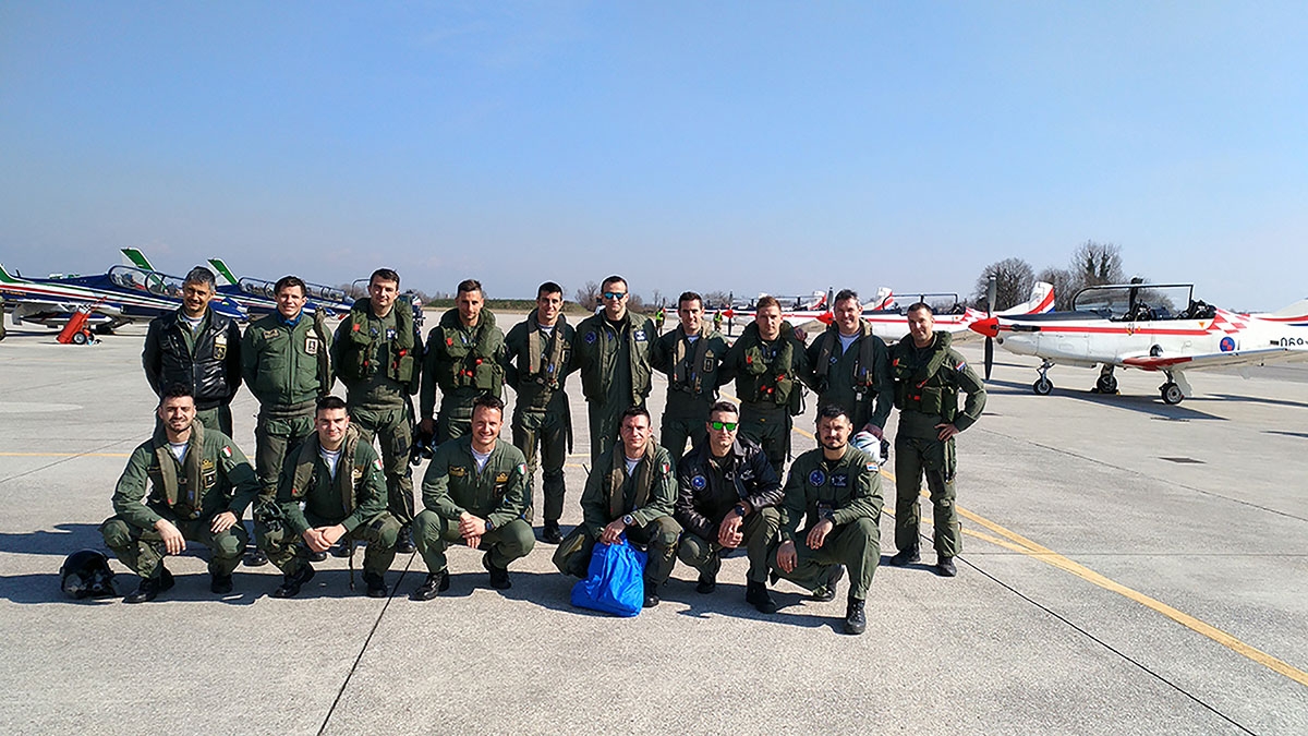 https://www.morh.hr/wp-content/gallery/krila-oluje-gostovala-kod-akro-grupe-frecce-tricolori/krila_oluje_rivolto_15032019_20.jpg