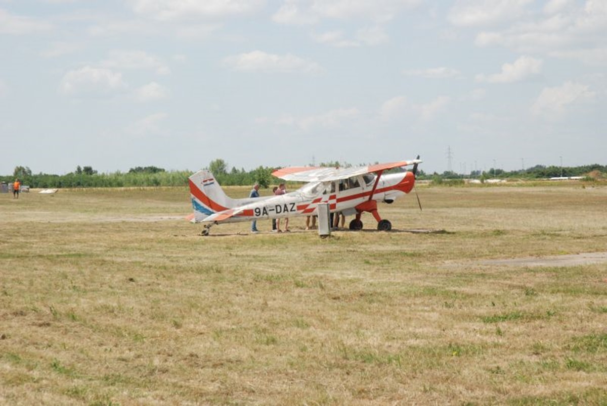 https://www.morh.hr/wp-content/gallery/krila-oluje-na-aeromitingu-osijek-air-show-2017/krila_oluje_17062017_12.jpg
