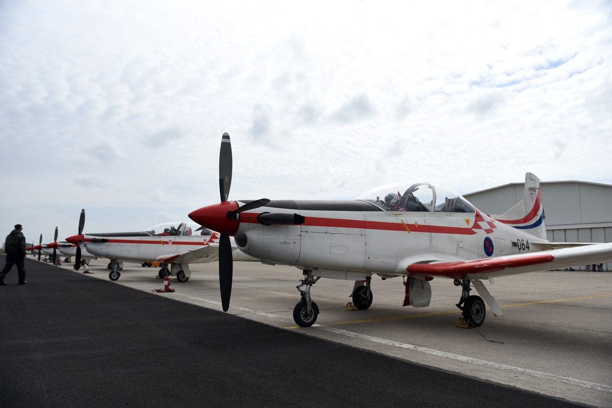 https://www.morh.hr/wp-content/gallery/krila-oluje-predstavila-letacki-program-za-2019/krila_oluje_frecce_tricolori_040419_24.jpg