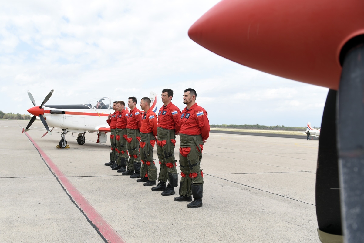 https://www.morh.hr/wp-content/gallery/krila-oluje-predstavila-letacki-program-za-2019/krila_oluje_frecce_tricolori_040419_39.jpg