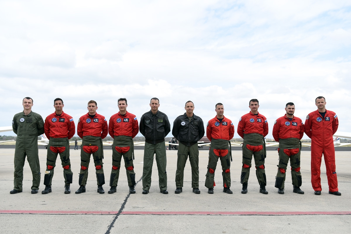 https://www.morh.hr/wp-content/gallery/krila-oluje-predstavila-letacki-program-za-2019/krila_oluje_frecce_tricolori_040419_42.jpg
