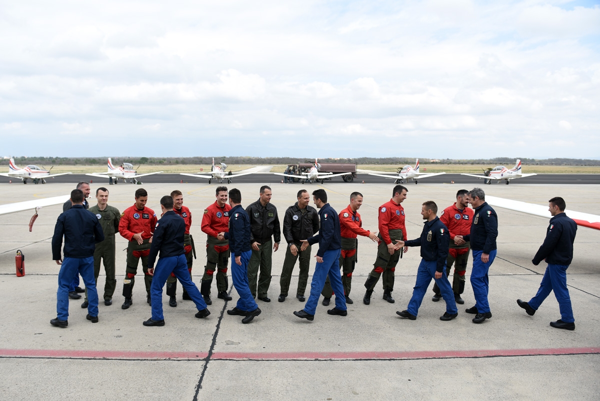 https://www.morh.hr/wp-content/gallery/krila-oluje-predstavila-letacki-program-za-2019/krila_oluje_frecce_tricolori_040419_43.jpg