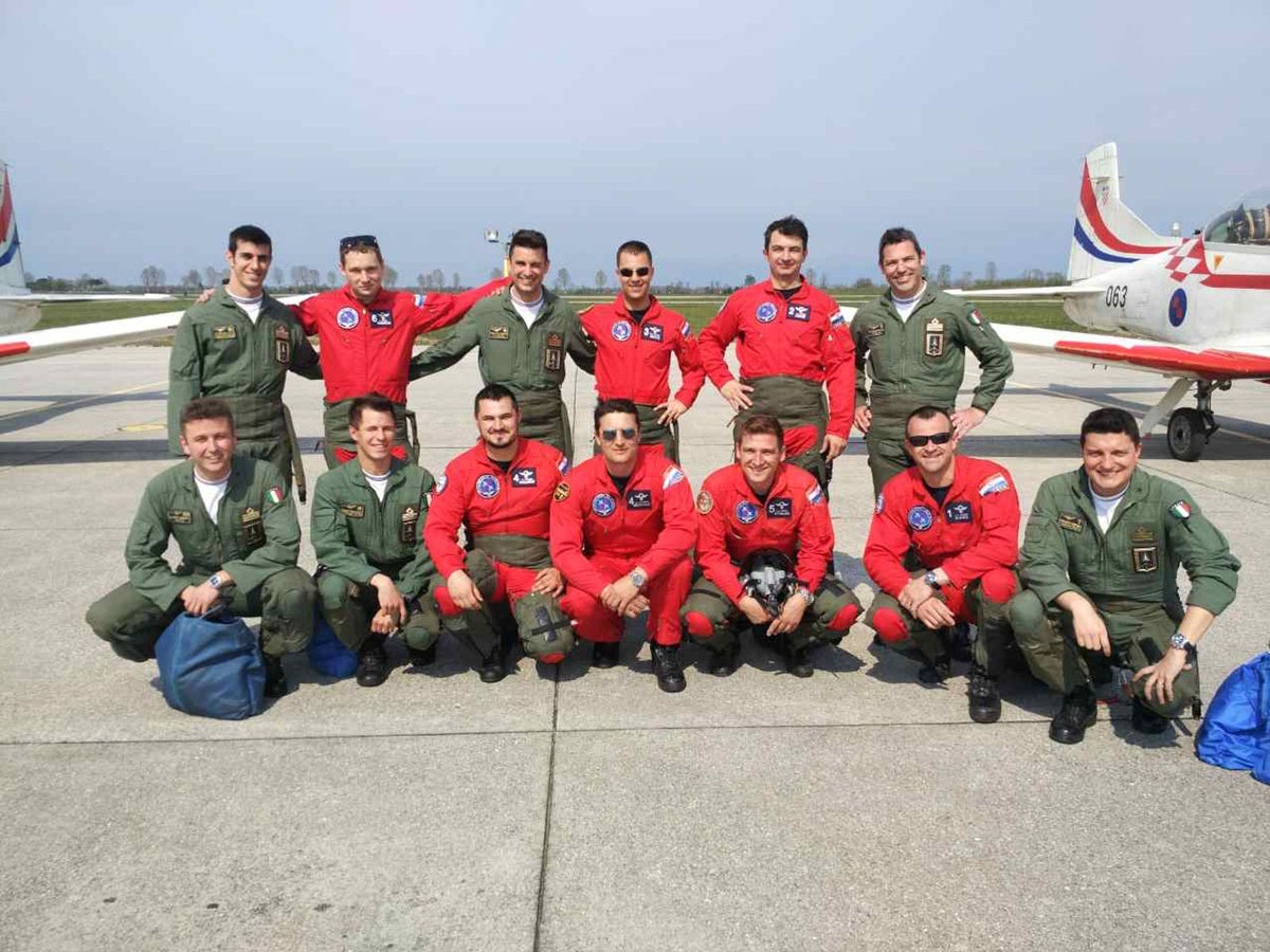https://www.morh.hr/wp-content/gallery/krila-oluje-u-posjetu-frecce-tricolori-u-rivoltu/krila_05042017_15.jpg
