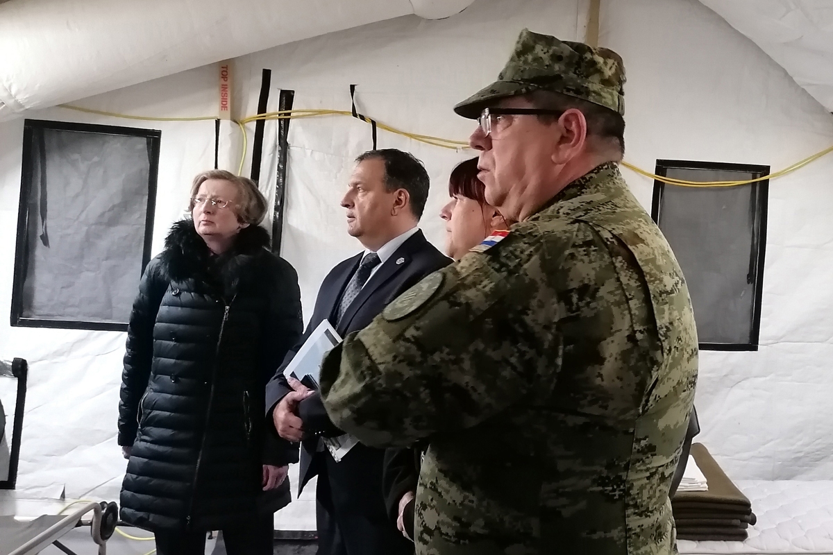 https://www.morh.hr/wp-content/gallery/krsticevic-beros-i-trut-odrzali-sastanak-o-pomoci-hv-a-oko-koronavirusa/2020-03-15-hv-koronavirus-08.jpg