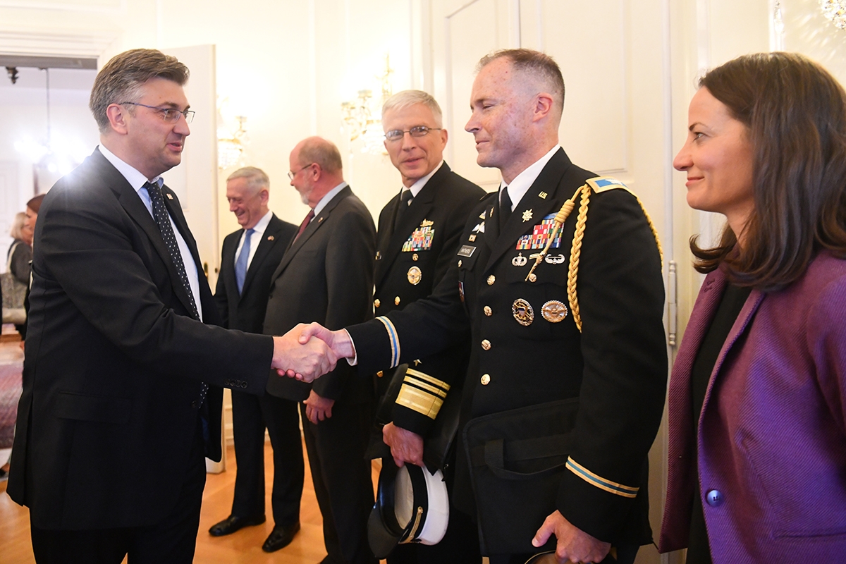 https://www.morh.hr/wp-content/gallery/krsticevic-i-mattis-s-nato-ova-summita-zajedno-stigli-u-zagreb/krsticevic_mattis_zagreb_12072018_29.jpg