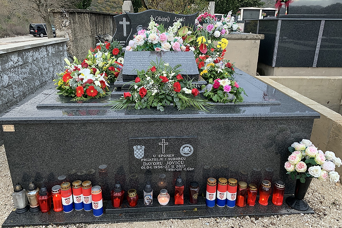 https://www.morh.hr/wp-content/gallery/krsticevic-i-sundov-odali-pocast-pokojnom-davoru-jovicu/davor_jovic_29112019_7.jpg