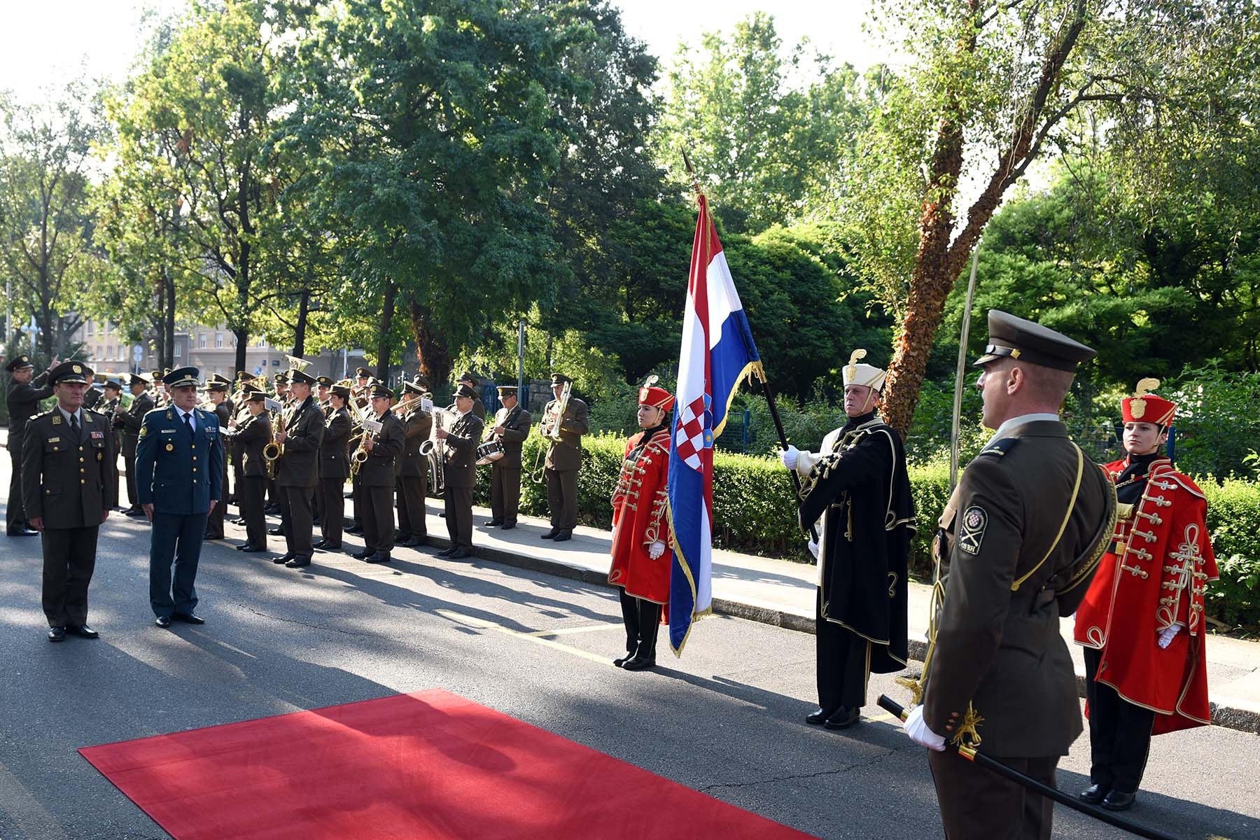 https://www.morh.hr/wp-content/gallery/krsticevic-i-sundov-s-generalom-durcinovskim/krsticevic_sundov_djurcinovski_mod_croatia_16072019_05.jpg