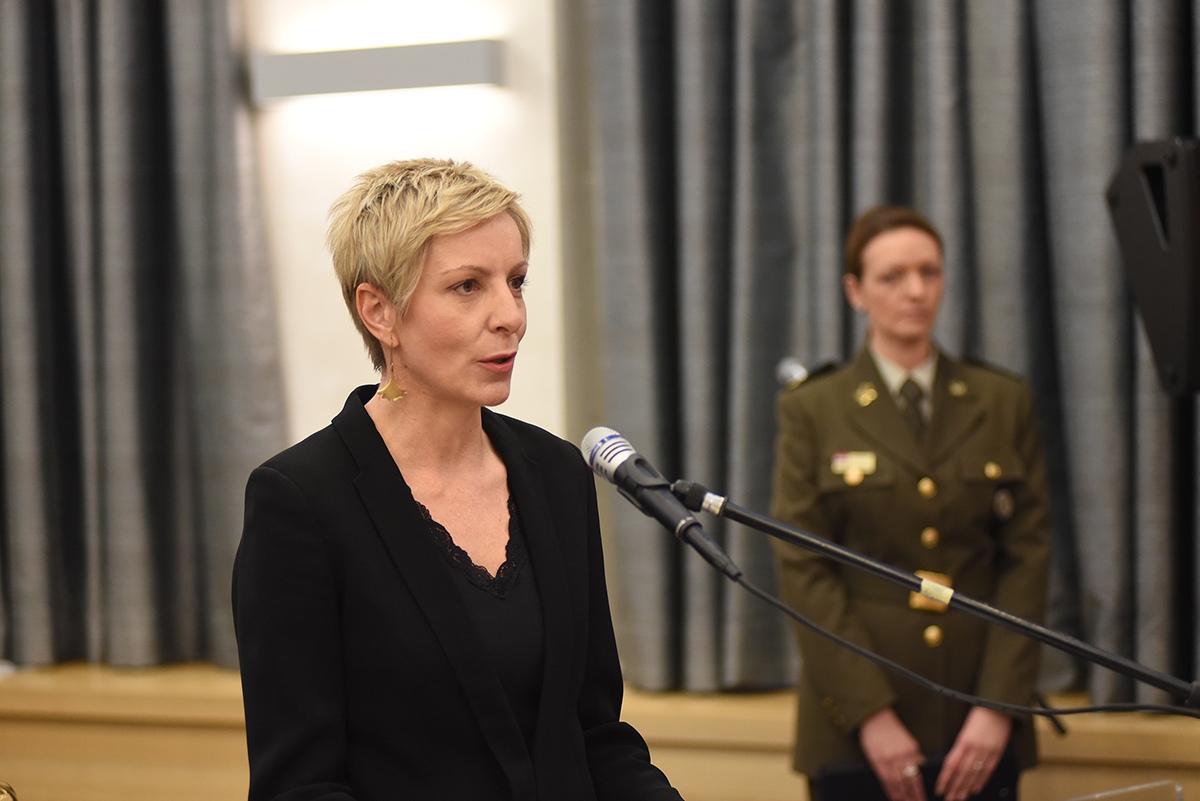 https://www.morh.hr/wp-content/gallery/krsticevic-i-sundov-sa-predstavnika-vojno-diplomatskog-zbora/vojno_diplomatski_zbor_20191209_06.jpg