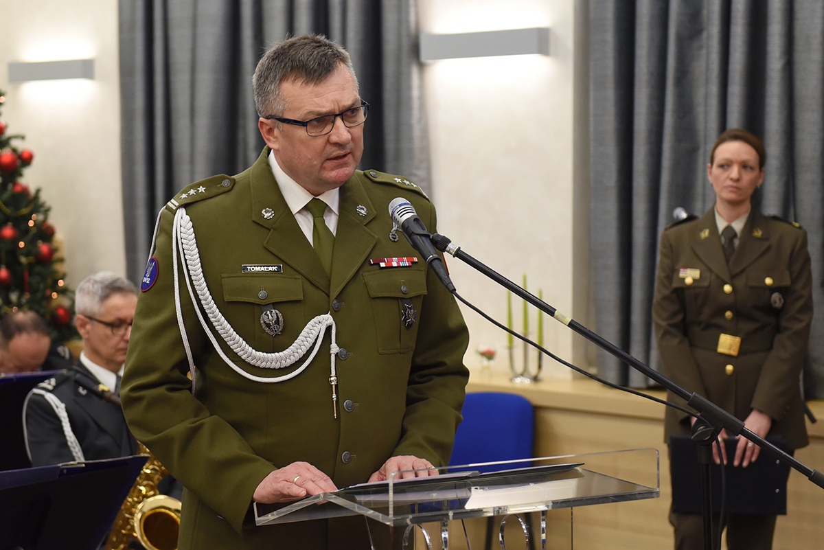 https://www.morh.hr/wp-content/gallery/krsticevic-i-sundov-sa-predstavnika-vojno-diplomatskog-zbora/vojno_diplomatski_zbor_20191209_08.jpg