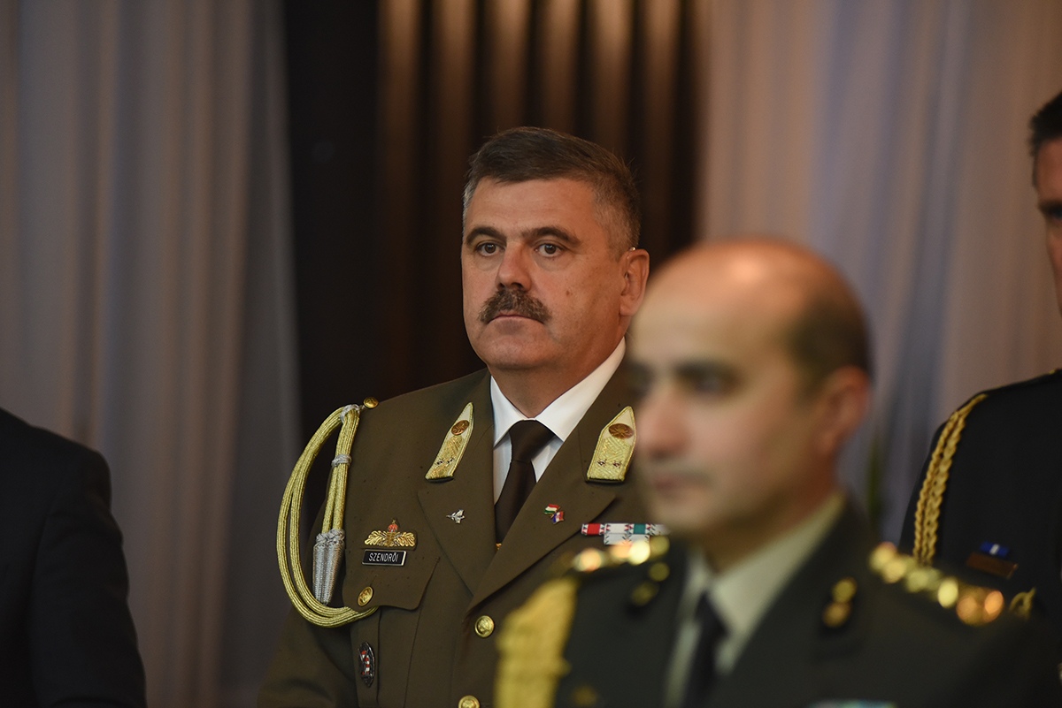 https://www.morh.hr/wp-content/gallery/krsticevic-i-sundov-sa-predstavnika-vojno-diplomatskog-zbora/vojno_diplomatski_zbor_20191209_09.jpg