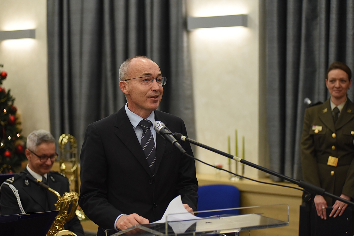 https://www.morh.hr/wp-content/gallery/krsticevic-i-sundov-sa-predstavnika-vojno-diplomatskog-zbora/vojno_diplomatski_zbor_20191209_13.jpg