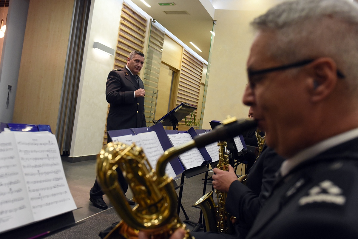 https://www.morh.hr/wp-content/gallery/krsticevic-i-sundov-sa-predstavnika-vojno-diplomatskog-zbora/vojno_diplomatski_zbor_20191209_19.jpg