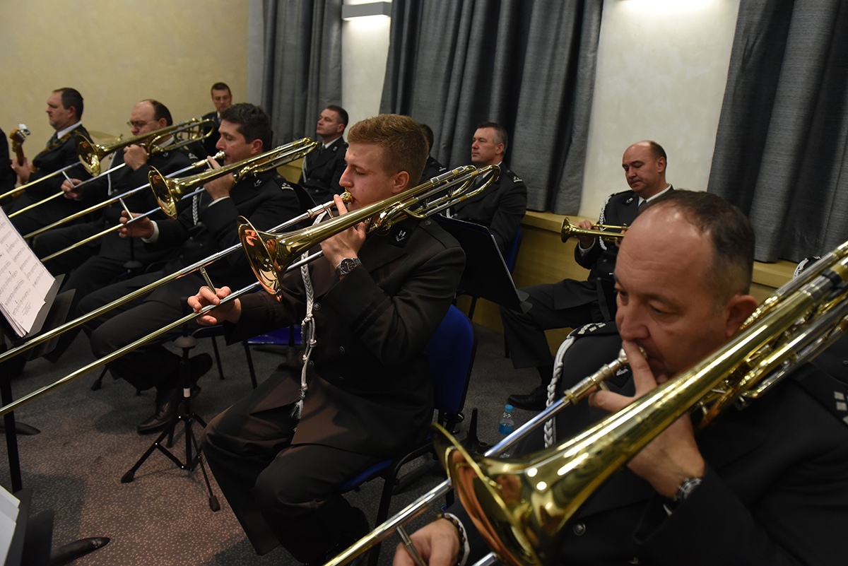 https://www.morh.hr/wp-content/gallery/krsticevic-i-sundov-sa-predstavnika-vojno-diplomatskog-zbora/vojno_diplomatski_zbor_20191209_20.jpg