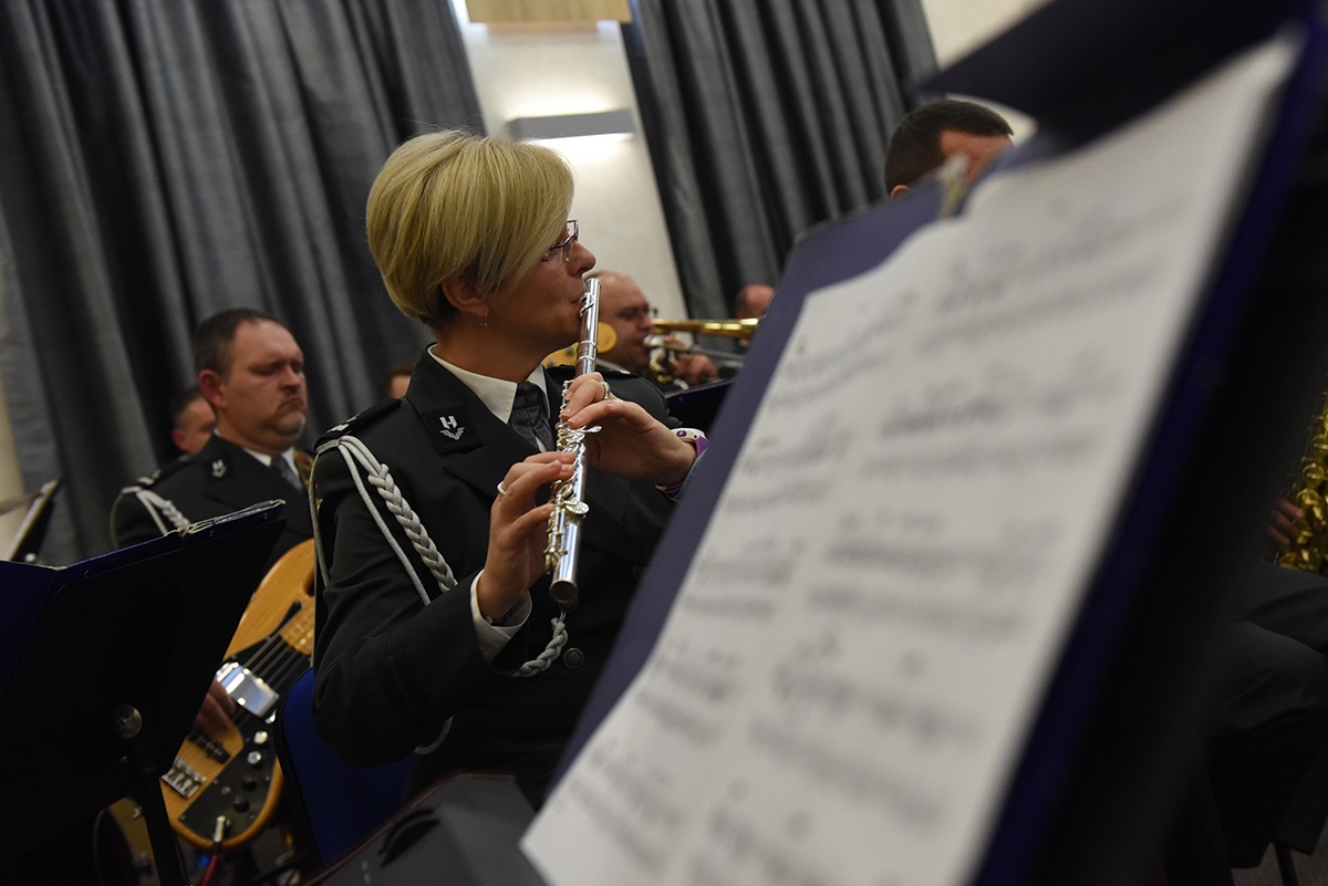 https://www.morh.hr/wp-content/gallery/krsticevic-i-sundov-sa-predstavnika-vojno-diplomatskog-zbora/vojno_diplomatski_zbor_20191209_22.jpg