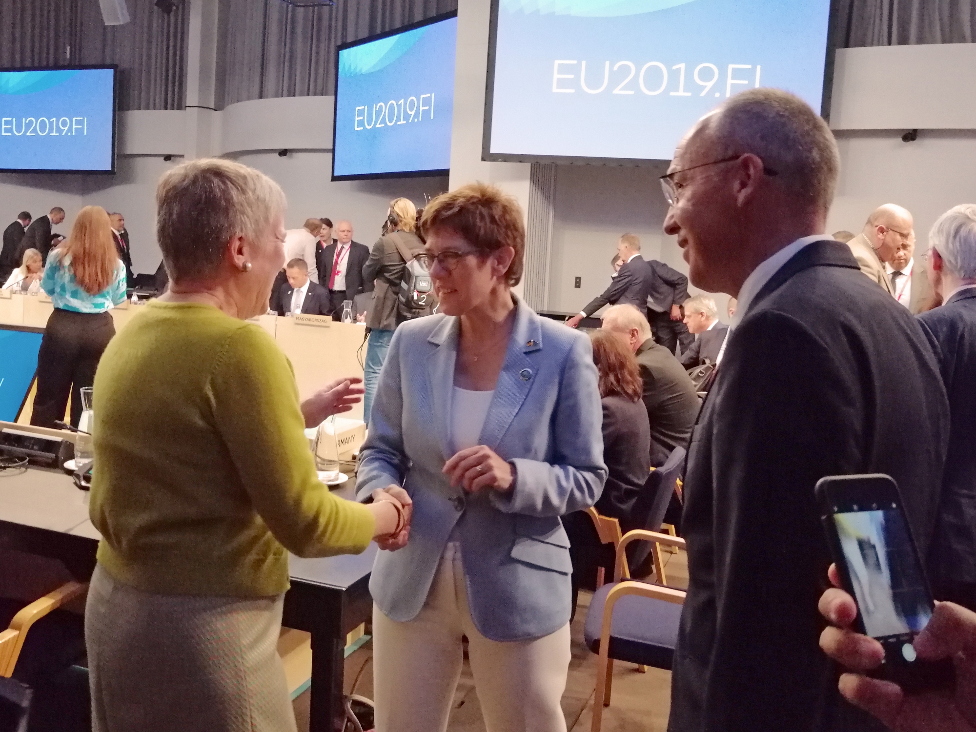 https://www.morh.hr/wp-content/gallery/krsticevic-na-bilateralnim-sastancima-s-ministrima-obrane-u-helsinkiju/sastanak_mod_29082019_01.jpg