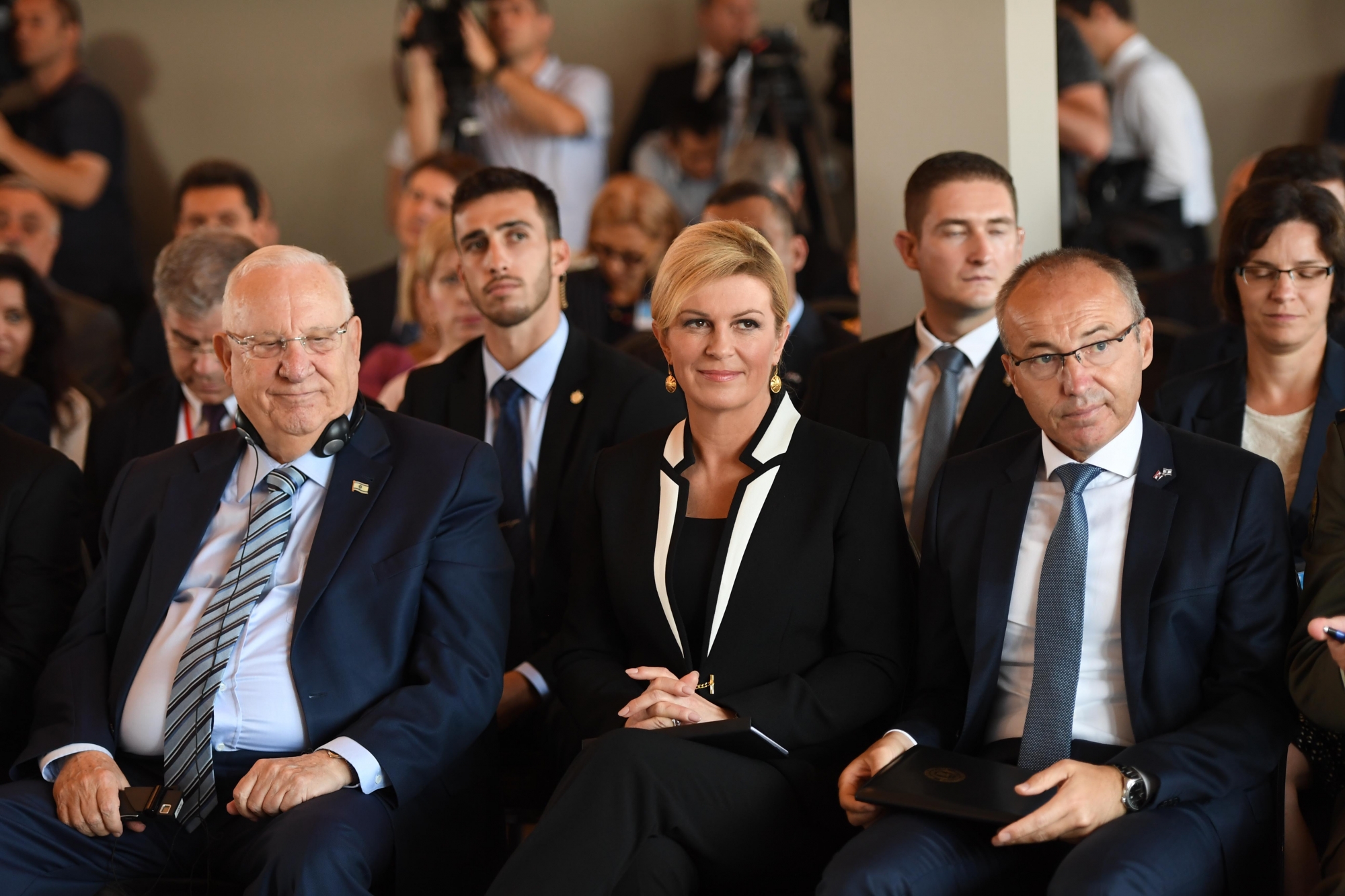 https://www.morh.hr/wp-content/gallery/krsticevic-na-konferenciji-obrambenih-industrija-rh-i-izraela/1_konferencija_25072018_11.jpg