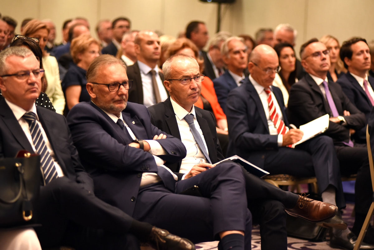 https://www.morh.hr/wp-content/gallery/krsticevic-na-konferenciji-veleposlanika-i-generalnih-konzula/konferencija_23082018_13.jpg