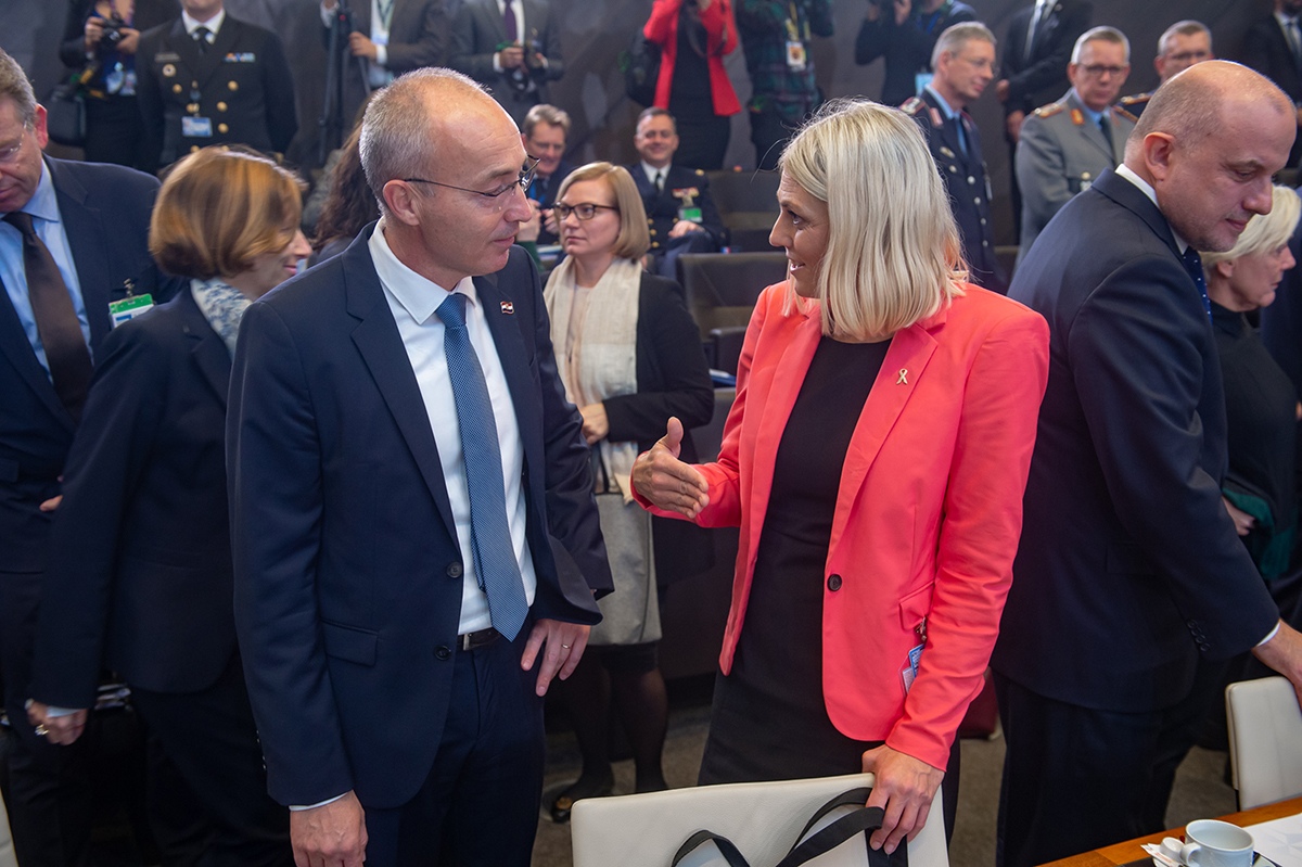 https://www.morh.hr/wp-content/gallery/krsticevic-na-sastanku-ministara-obrane-nato-a-u-bruxellesu/bruxelles_191024f-011.jpg