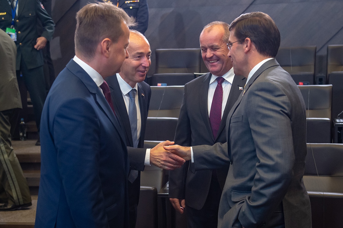 https://www.morh.hr/wp-content/gallery/krsticevic-na-sastanku-ministara-obrane-nato-a-u-bruxellesu/bruxelles_191025a-005.jpg