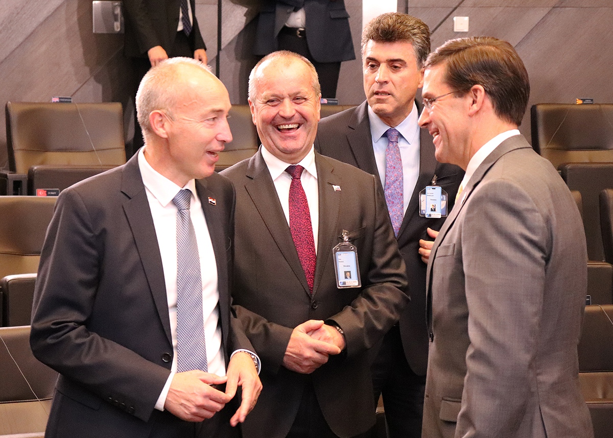 https://www.morh.hr/wp-content/gallery/krsticevic-na-sastanku-ministara-obrane-nato-a-u-bruxellesu/bruxelles_pranjic_25102019_1784.jpg