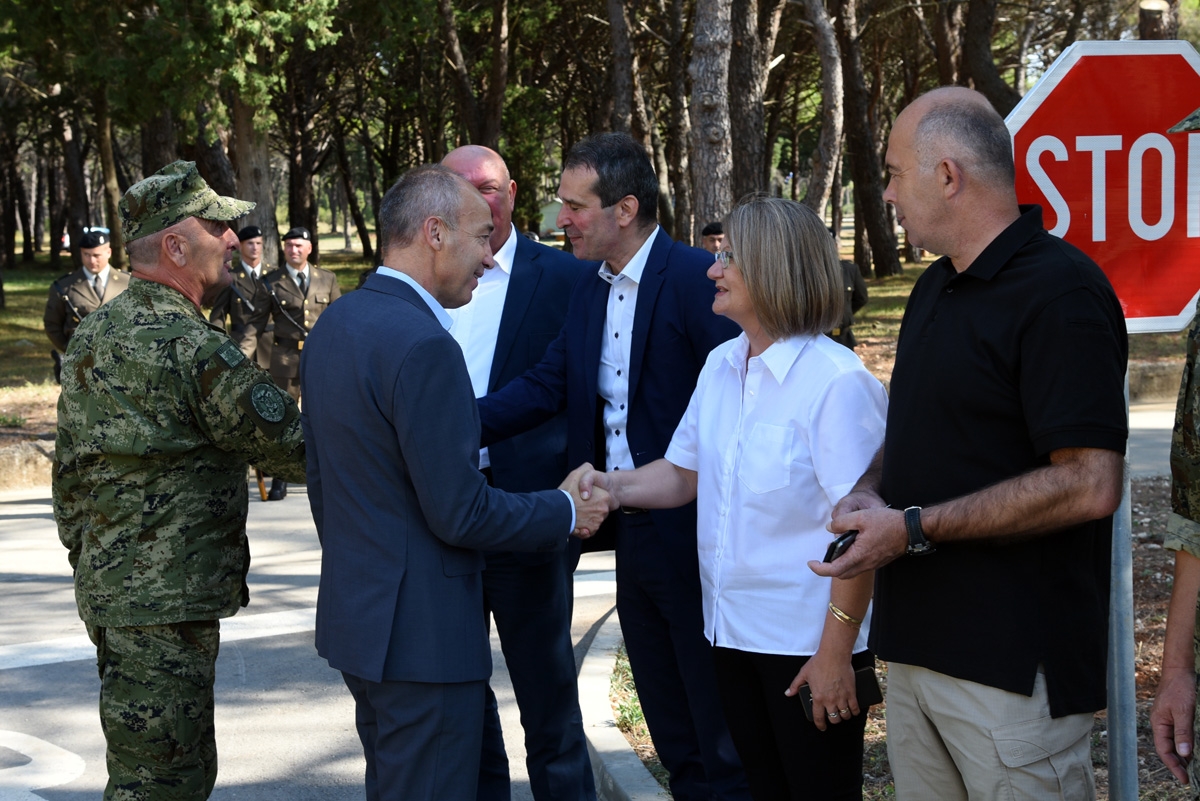 https://www.morh.hr/wp-content/gallery/krsticevic-odrzao-prezentaciju-u-93-zrakoplovnoj-bazi/dsc_9679.jpg