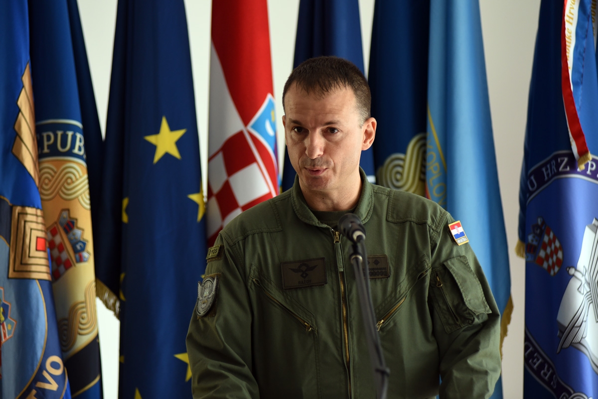 https://www.morh.hr/wp-content/gallery/krsticevic-odrzao-prezentaciju-u-93-zrakoplovnoj-bazi/dsc_9839.jpg