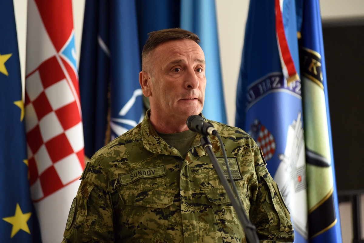 https://www.morh.hr/wp-content/gallery/krsticevic-odrzao-prezentaciju-u-93-zrakoplovnoj-bazi/dsc_9845.jpg