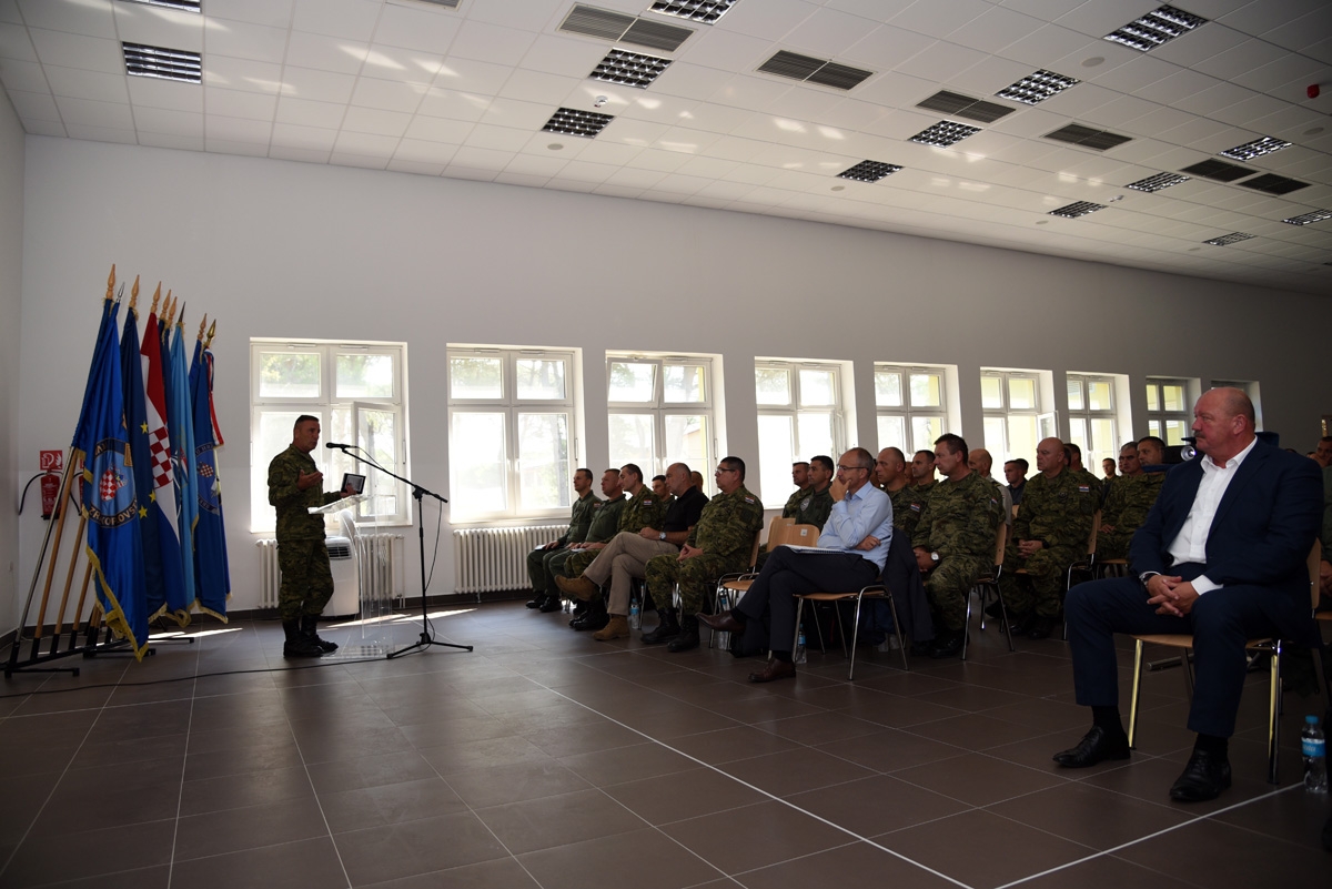 https://www.morh.hr/wp-content/gallery/krsticevic-odrzao-prezentaciju-u-93-zrakoplovnoj-bazi/dsc_9865.jpg