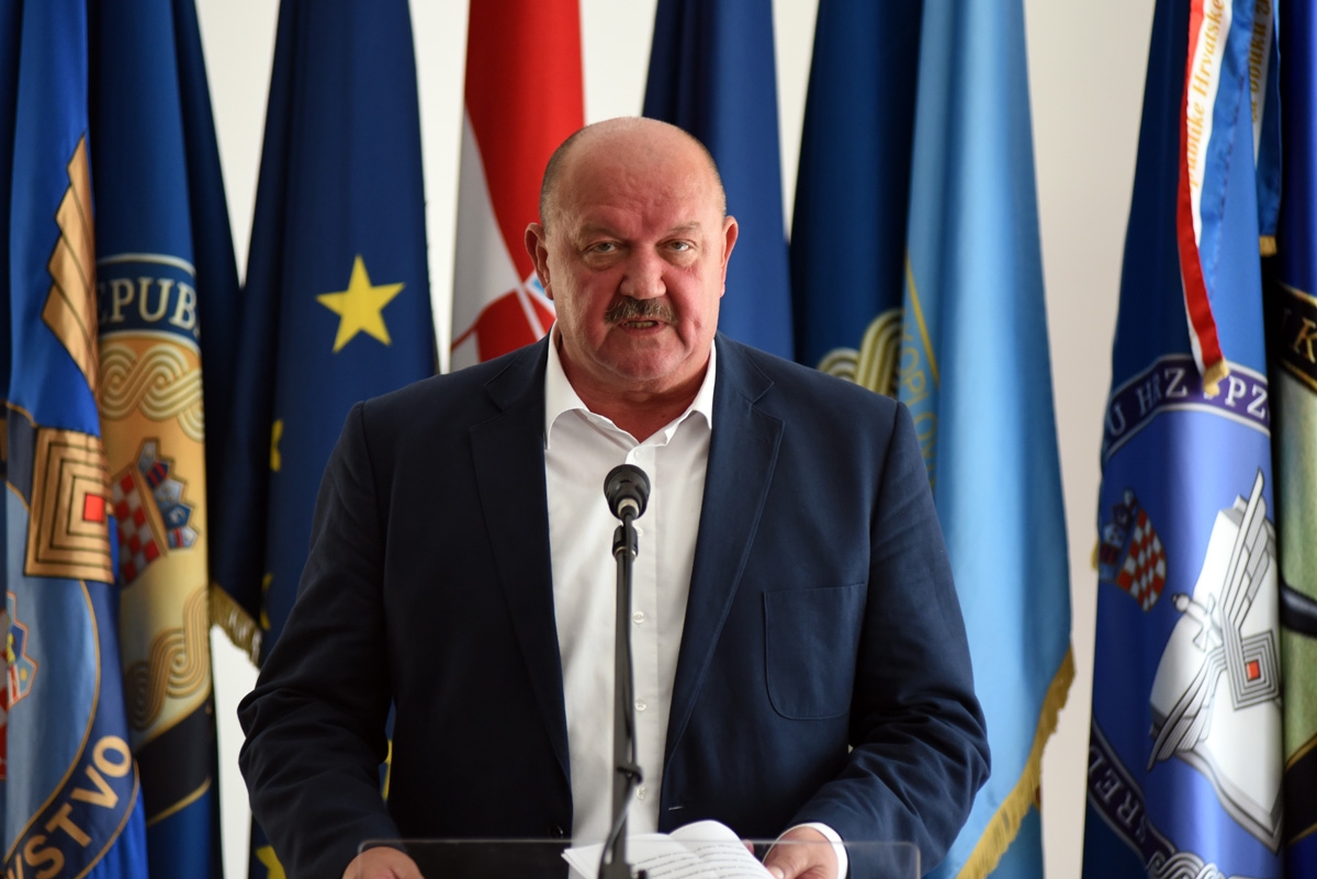 https://www.morh.hr/wp-content/gallery/krsticevic-odrzao-prezentaciju-u-93-zrakoplovnoj-bazi/dsc_9869.jpg